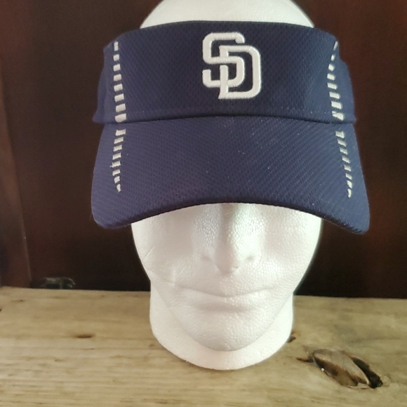 SD CHARGERS VISOR - Picture 2 of 4